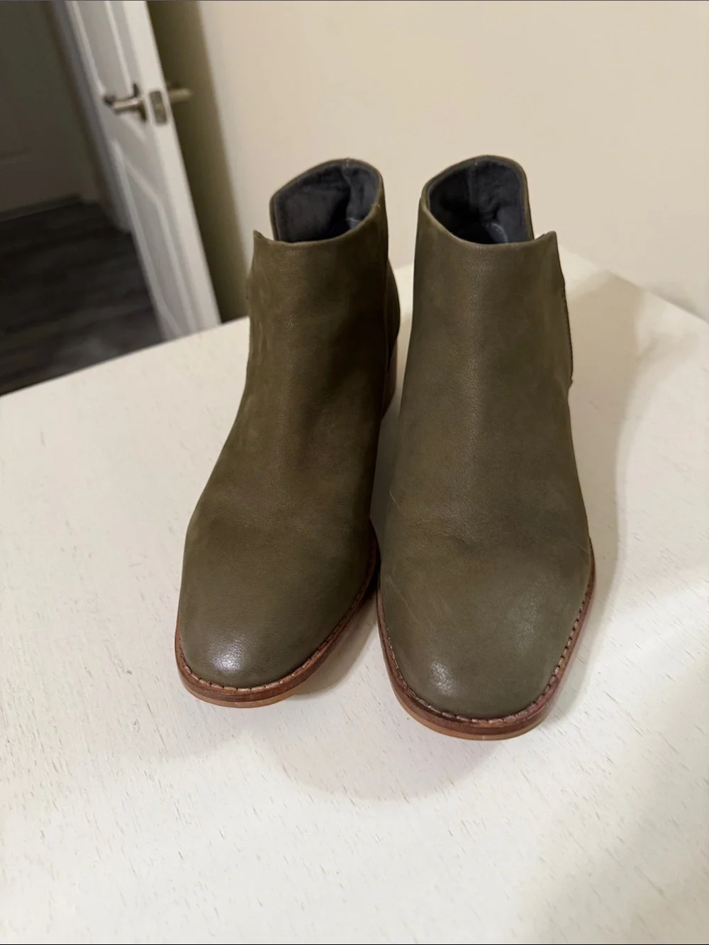 Seychelles Women’s Vocal Olive Green Suede Ankle Booties w/Side Zip / Size 7.5
